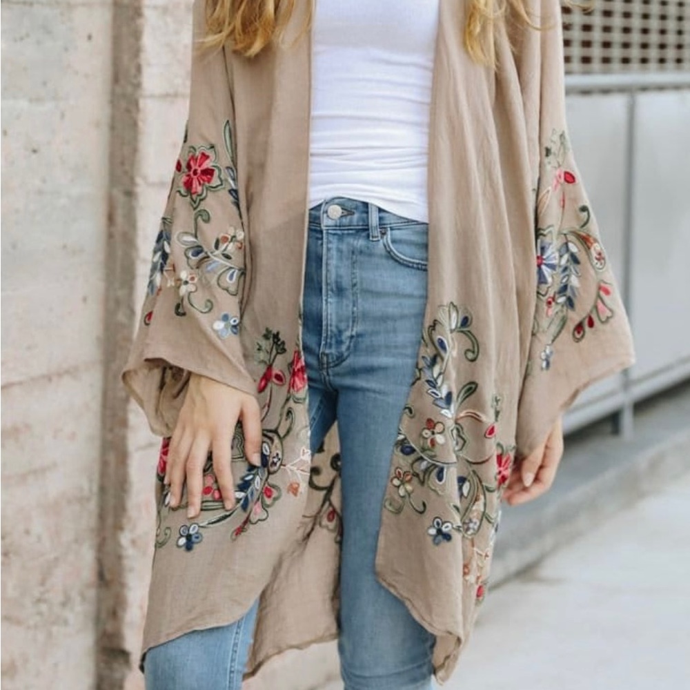Chic Soul embroidered kimono